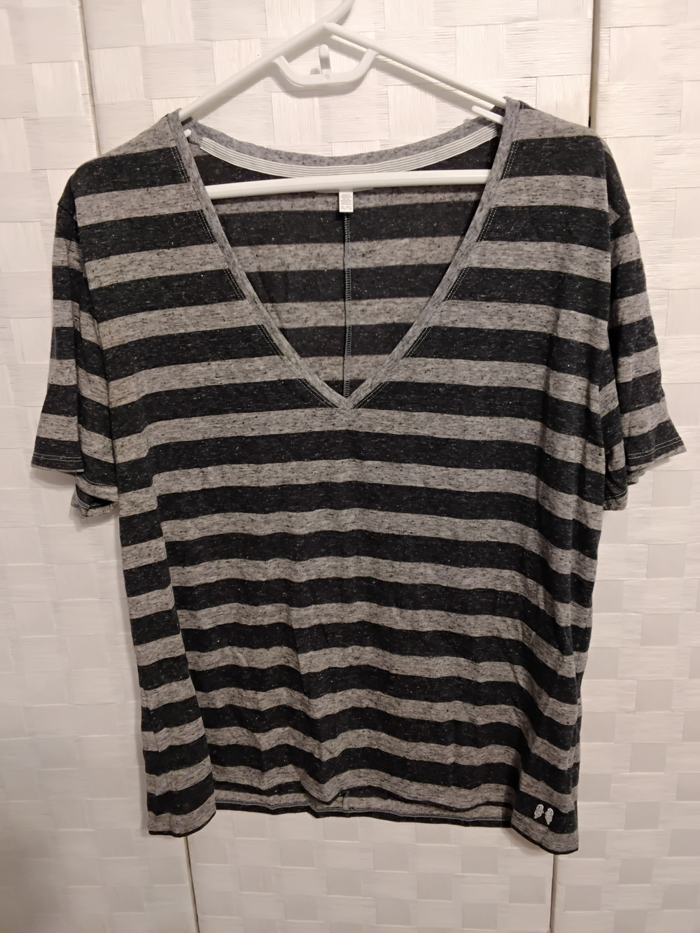 Victoria's Secret Striped V-Neck Short Sleeve Women's Top - Black & Gray Size XL